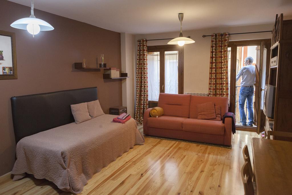 Ganbara Apartment Puente la Reina Екстериор снимка